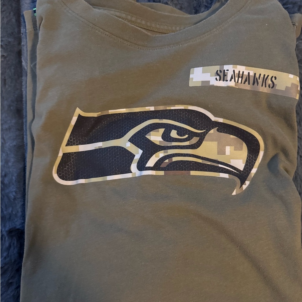 Nike Seahawks Camouflage army T-Shirt veteran xl long sleeve. Great condition.